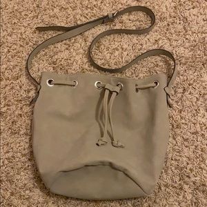Crossbody bucket bag
